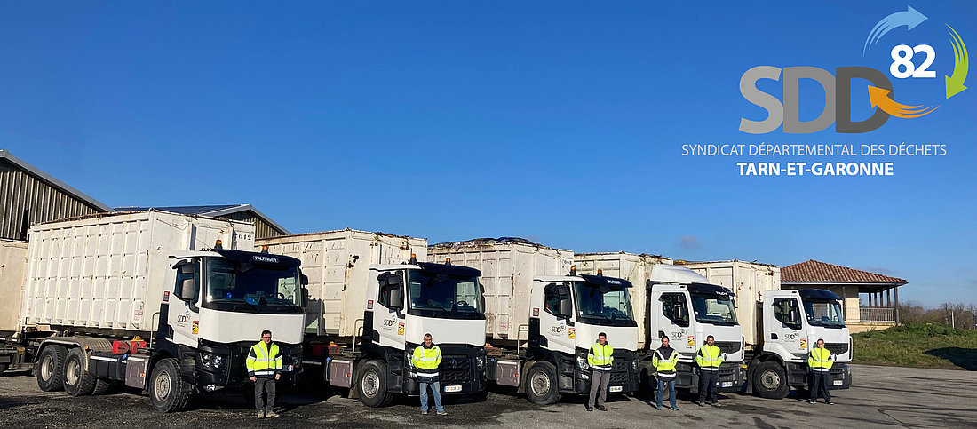 photo des camions poly bennes et des chauffeurs du sdd82